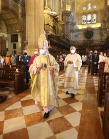 Imagen secundaria 2 - Málaga se vuelca con su patrona