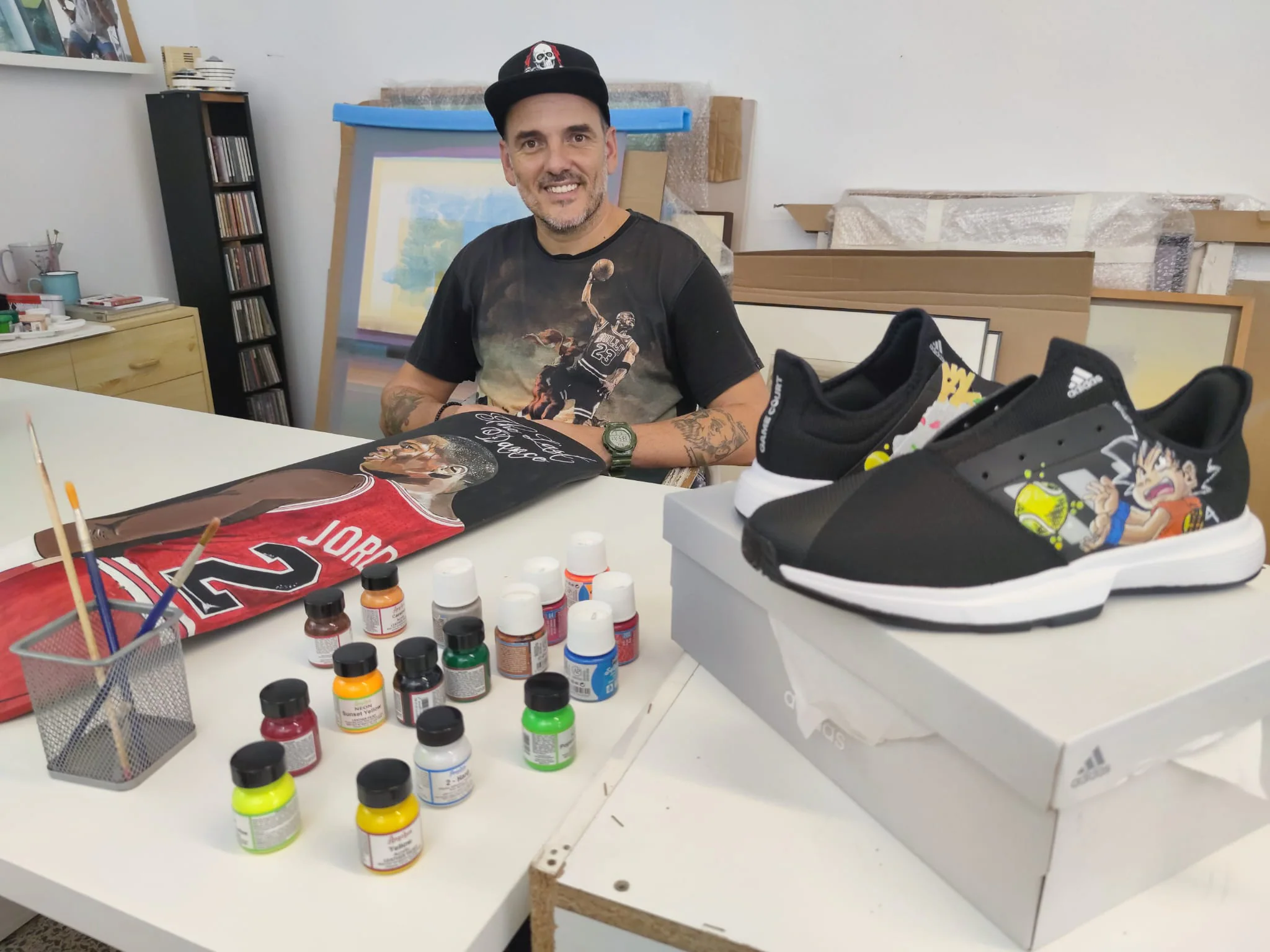 circuito R Esencialmente Vicustom Shoes: El artista malagueño que convierte zapatillas en obras de  arte | Diario Sur