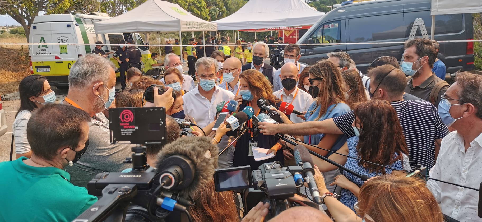 La consejera de Agricultura, Ganadería, Pesca y Desarrollo Sostenible, Carmen Crespo, visita el puesto de mando.