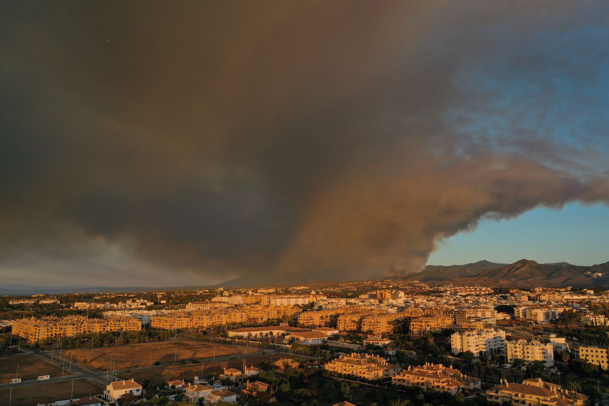 Vista del incendio desde San Pedro de Alcántara