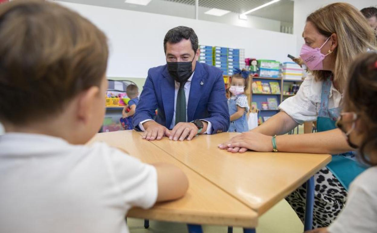 Covid Andalucía: Juanma Moreno: «Es el segundo curso que empezamos con pandemia; estamos todos hasta el gorro del Covid»