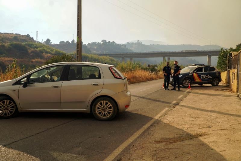 A primera hora de la mañana, la Junta eleva ha elevado a nivel 2 el plan de emergencias en Sierra Bermeja por un incendio que llega al grado E, el máximo de la catalogación del Plan Infoca. Con esta catalogación, ya se pueden solicitar la incorporación de medios extraordinarios estatales, como el caso de la UME. Así, tras la declaración del nivel 2, que implica que la dirección regional del COR asume el mando, se ha decidido reforzar el operativo con 2 FOCAS (hidroaviones) más del Estado a los 4 ya en operativo desde ayer y 1 helicóptero KAMOV. Además, se ha solicitado ya dos BRIF del Estado con 11 efectivos cada uno y un helicóptero. En total 5 medios aéreos más y 22 efectivos para el refuerzo para lograr vencer a las llamas.