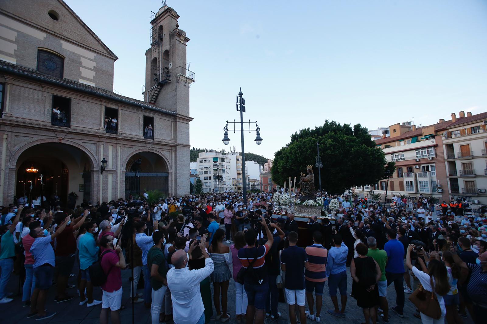 La Patrona fue trasladada desde la Catedral hasta su santuario a partir de las seis y media de la mañana en unas andas para 14 portadores