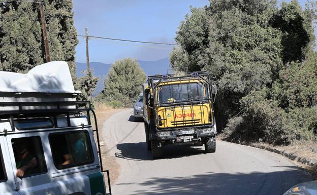 El Infoca realiza un trabajo «quirúrgico» para luchar contra el incendio en Sierra Bermeja