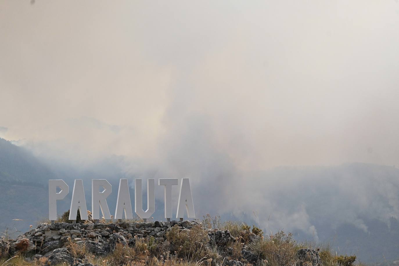 Nube de humo sobre Parauta