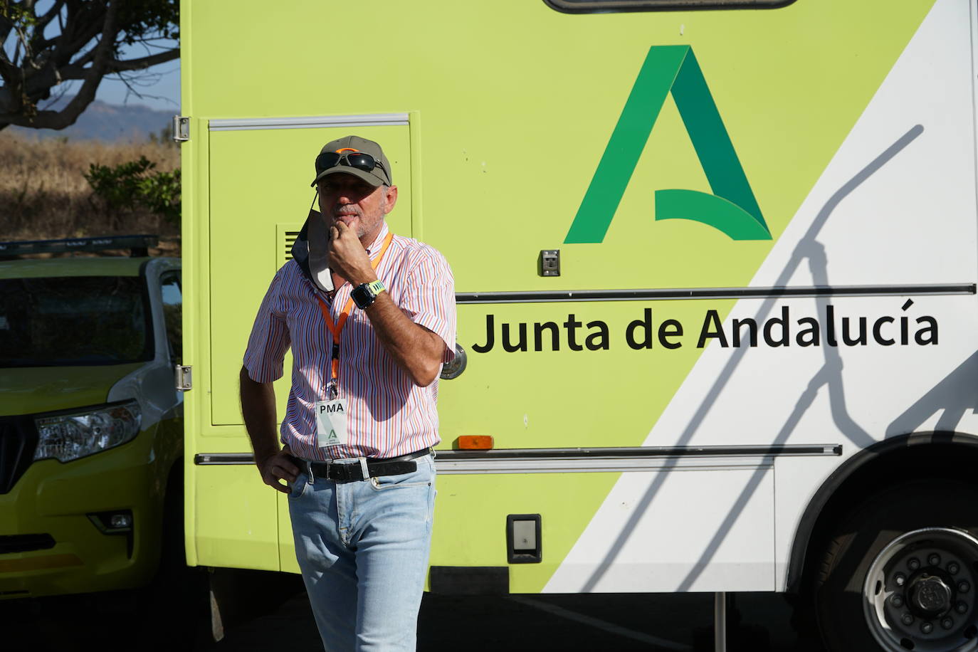 Las cenizas provocan otro incendio que obliga al desalojo preventivo de Jubrique y Genalguacil este domingo