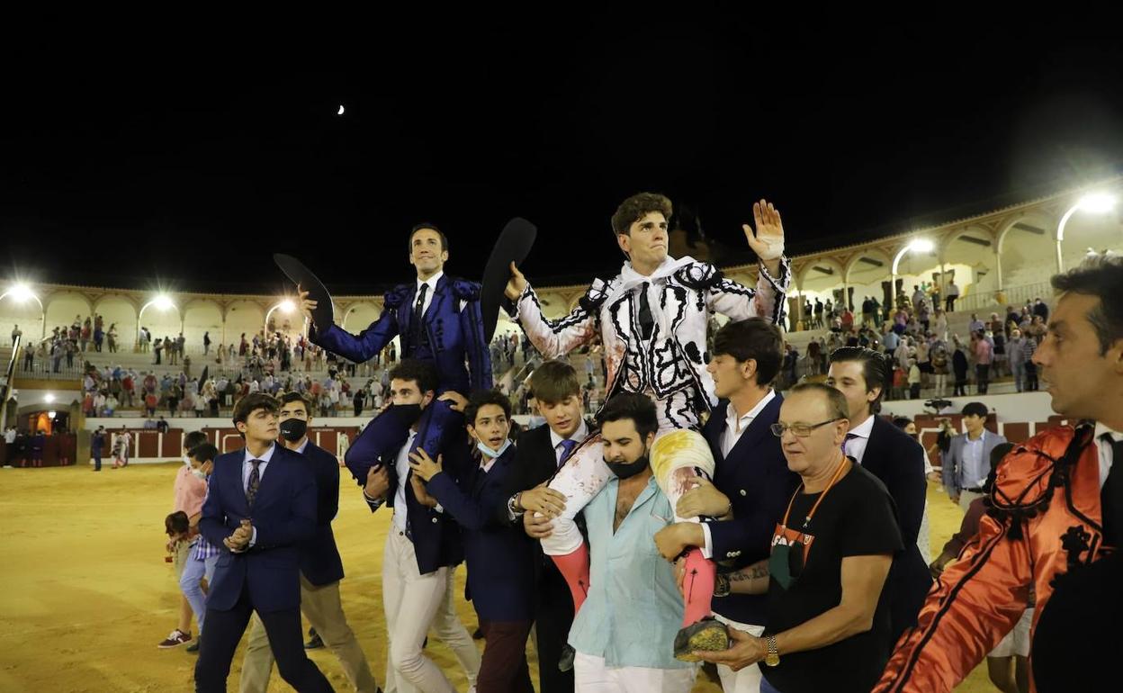 Cogida y triunfo de Javier Orozco en su alternativa en Antequera