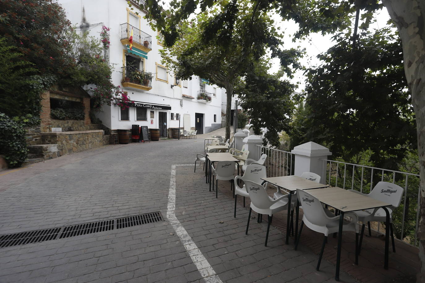 Las calles de Genalguacil permanecen vacías y es de momento el único municipio que se mantendrá con los vecinos desalojados. 