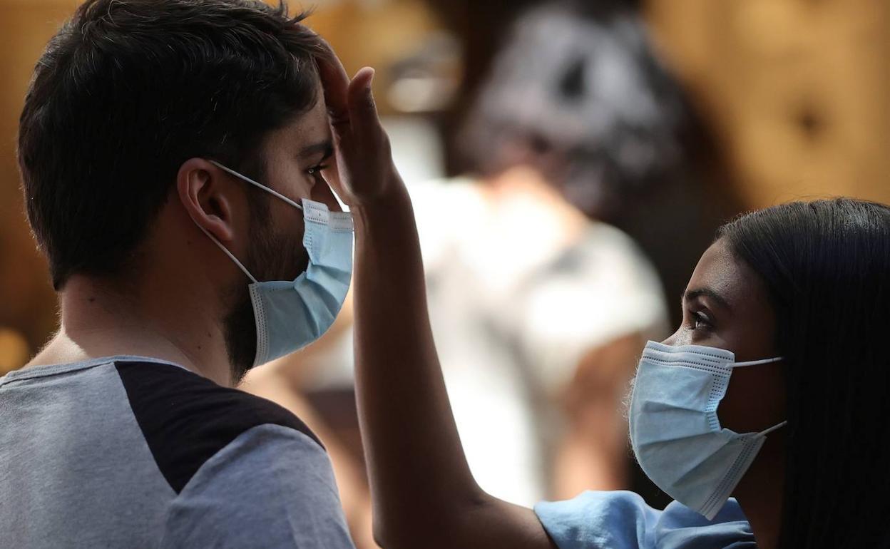 Coronavirus Andalucía: «Nos gustaría recuperar más espacios de libertad», el mensaje de Bendodo antes del comité de expertos que decidirá nuevas medidas en Andalucía