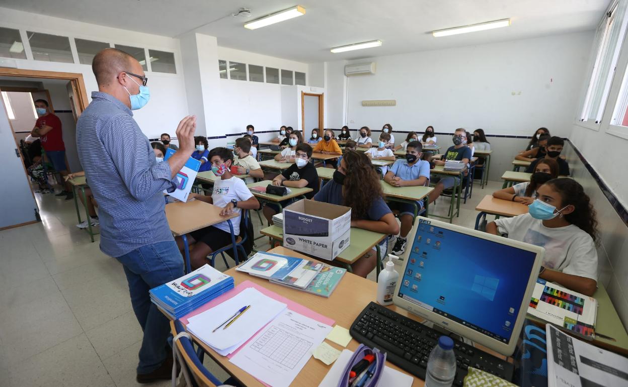 Primer día de clase para un grupo de Secundaria del IES Jarifa, de Cártama. 