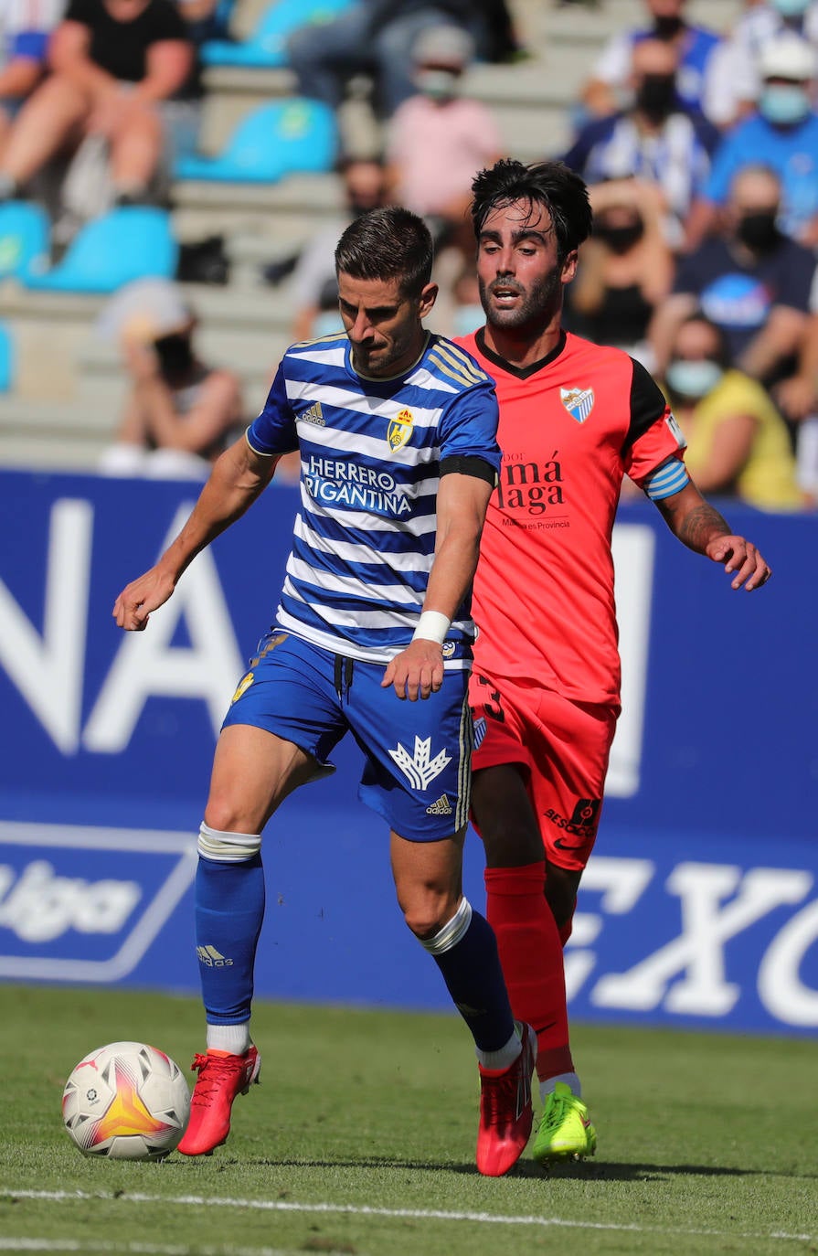 El Málaga cae en su visita a la Ponferradina (4-0). 