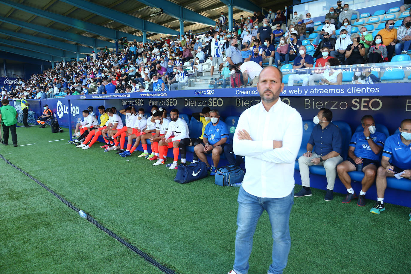 El Málaga cae en su visita a la Ponferradina (4-0). 