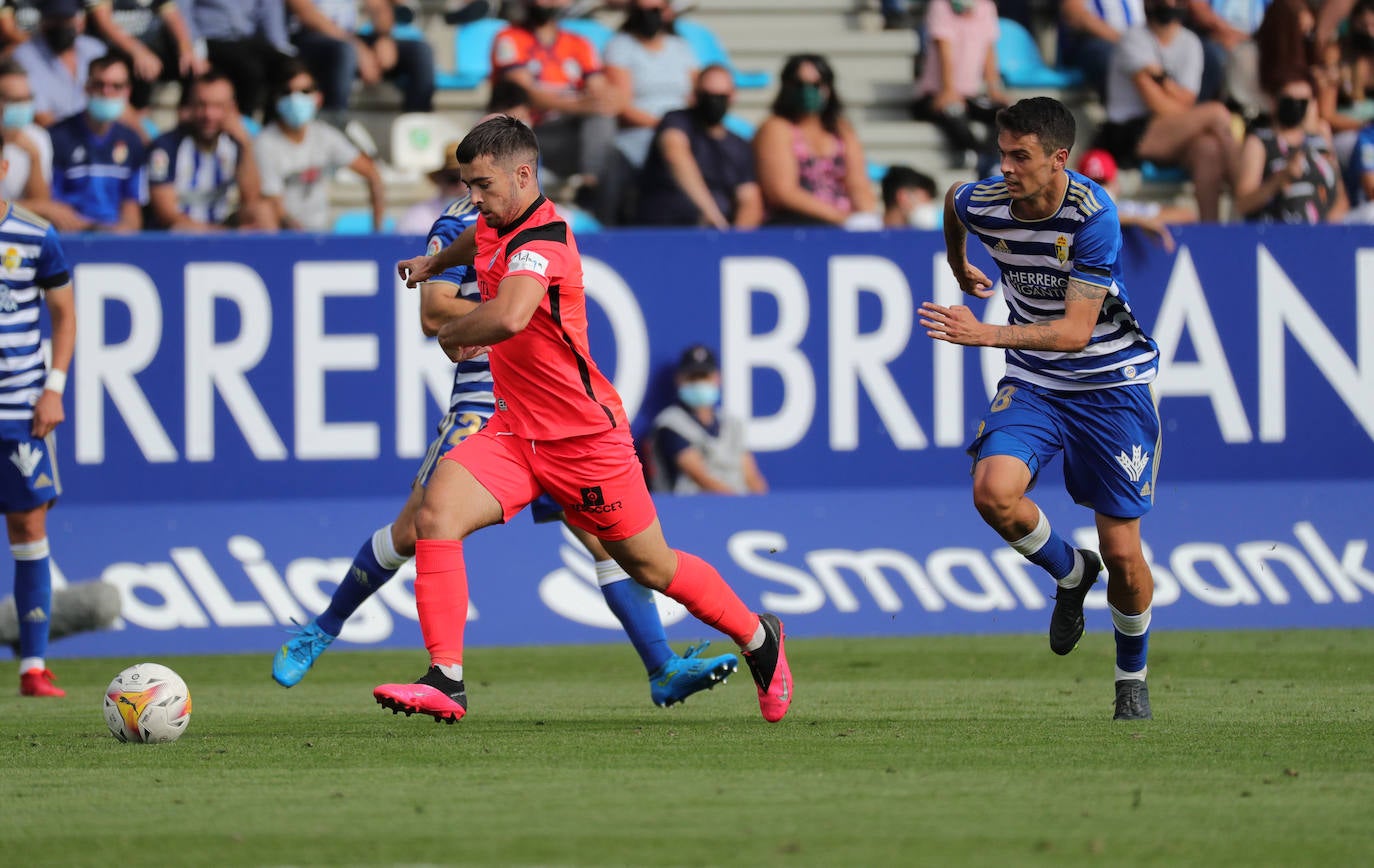 El Málaga cae en su visita a la Ponferradina (4-0). 