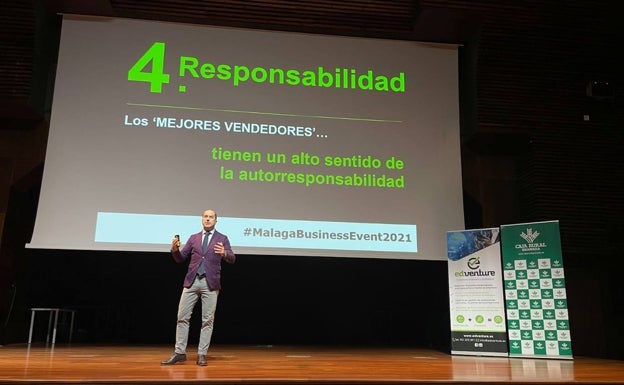 Francisco Alcaide, durante su ponencia.