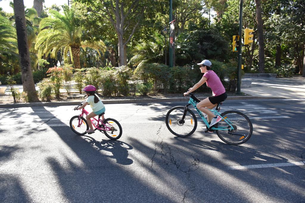 Entre las 7.30 y las 20.30 horas la Alameda Principal y el Paseo del Parque permanecerán cerrados al tráfico rodado, permitiendo únicamente la circulación por estas vías del transporte público y bicicletas 