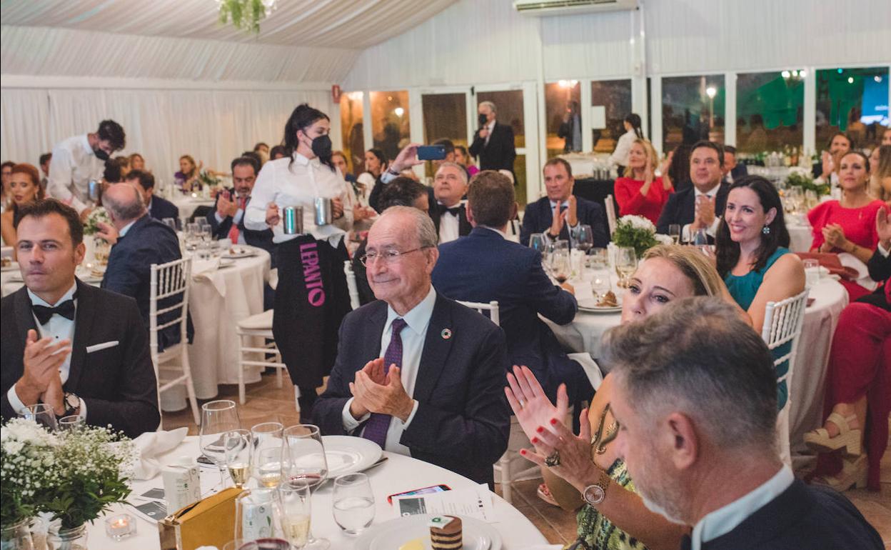 El alcalde Francisco de la Torre asistió a este acto multitudinario por el aniversario de la entidad.