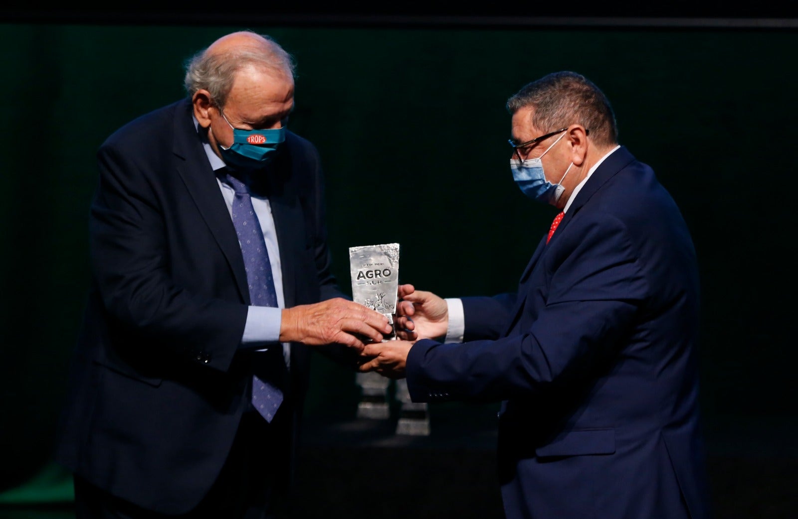 El Auditorio Edgar neville de la Diputación de Málaga ha acogido el acto de entrega de los primeros premios AGRO SUR. La gala contó con el patrocinio de Cajamar y Gusto del Sur como entidad colaboradora