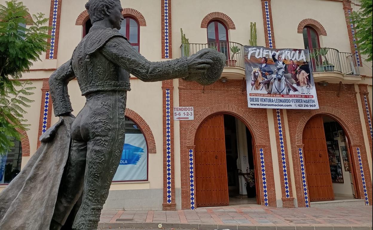 Vista de las taquillas del coso fuengiroleño.