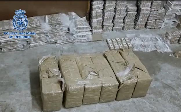 Droga y dinero incautados.