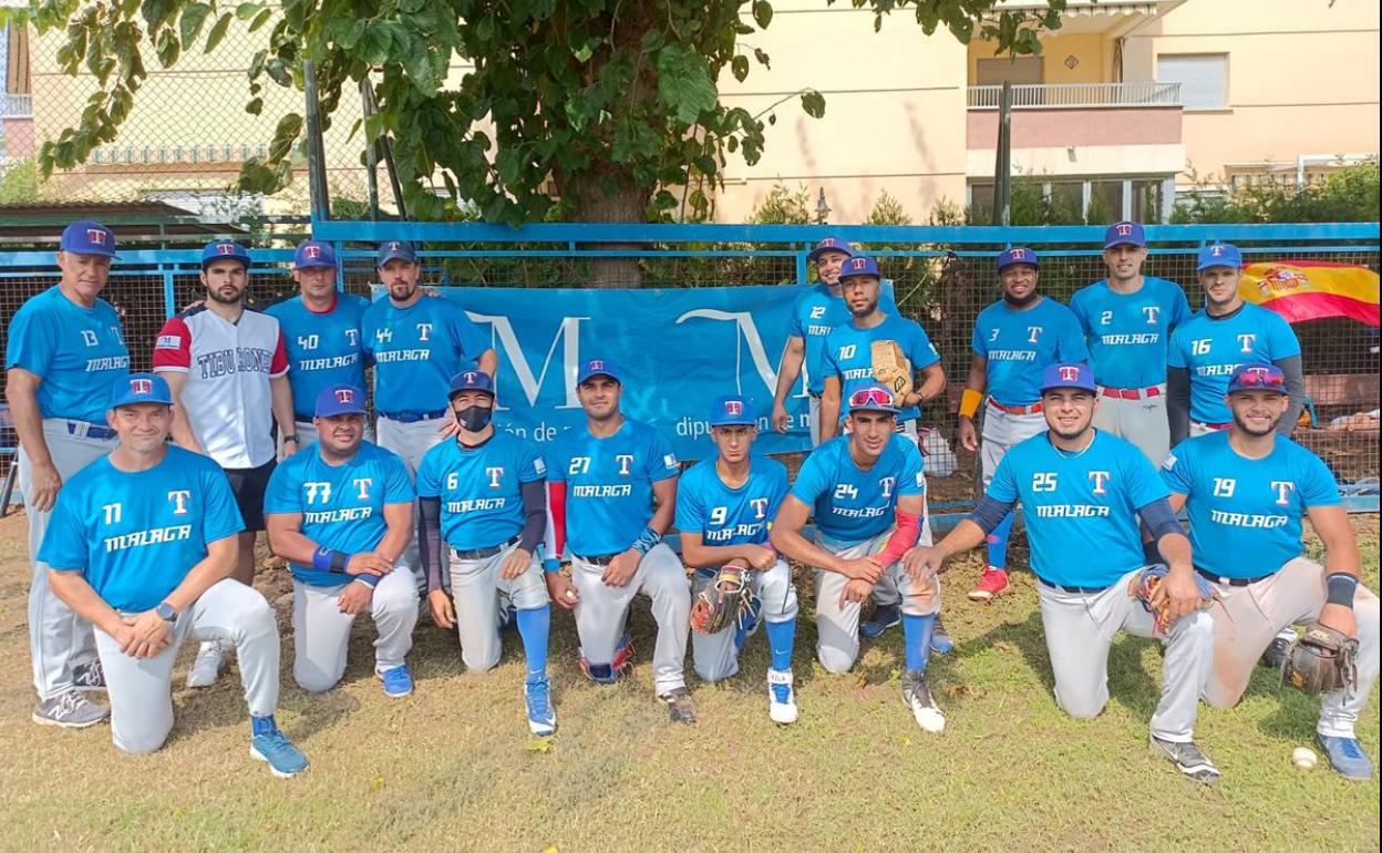 La plantilla del Tiburones de Málaga durante la reciente fase de ascenso. 