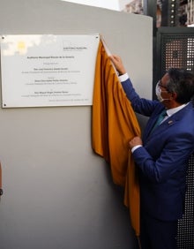 Imagen secundaria 2 - Tres imágenes de la inauguración del nuevo auditorio, este miércoles en Rincón de la Victoria. 