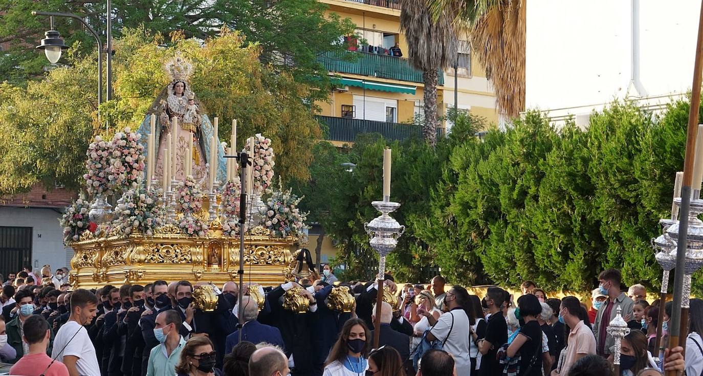 Procesión de la Virgen del Rosario en El Palo este sábado. 