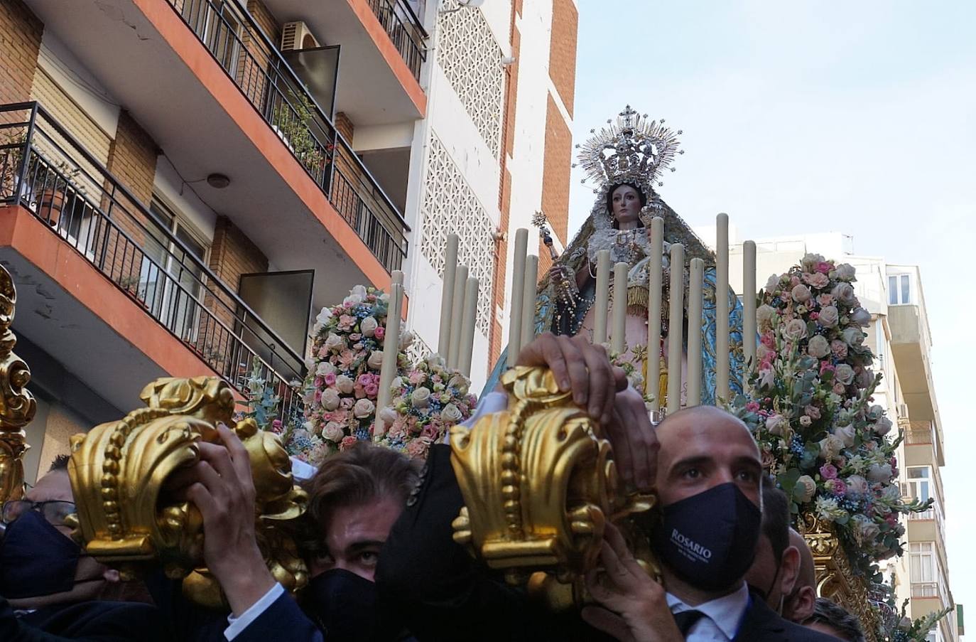 Procesión de la Virgen del Rosario en El Palo este sábado. 