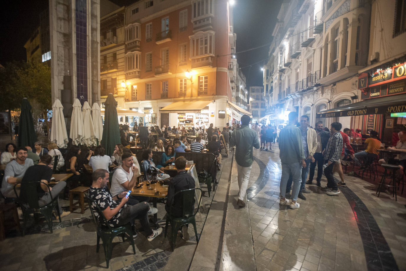 Fotos: El ocio nocturno recupera su horario habitual en Málaga con el 100% del aforo y las pistas abiertas