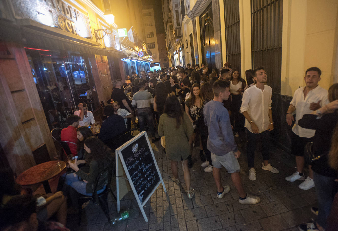 Fotos: El ocio nocturno recupera su horario habitual en Málaga con el 100% del aforo y las pistas abiertas