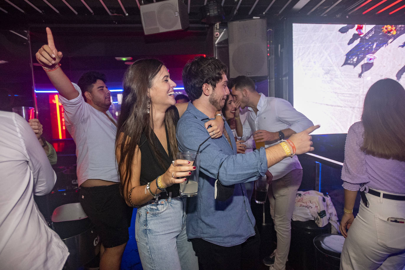 Fotos: El ocio nocturno recupera su horario habitual en Málaga con el 100% del aforo y las pistas abiertas
