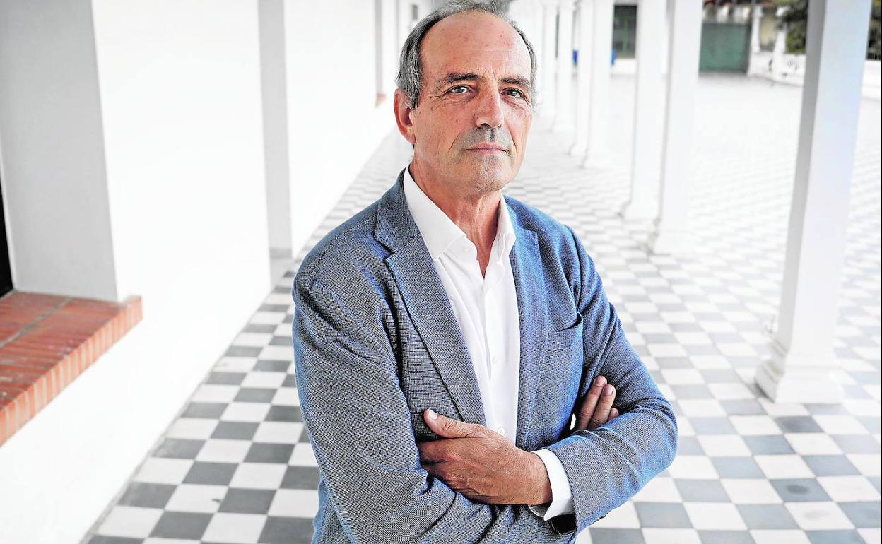 El psiquiatra Javier Romero, en el Hospital Marítimo de Torremolinos. 