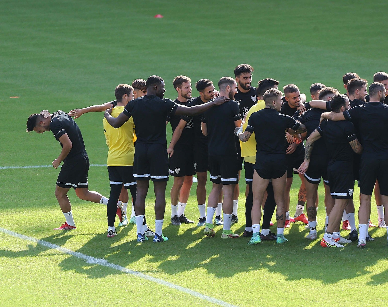 El club blanquiazul abrió las puertas de su estadio para crear comunión entre plantilla y seguidores aprovechando el festivo nacioanl del Día de la Hispanidad y con el objetivo de impulsar la venta de abonos.