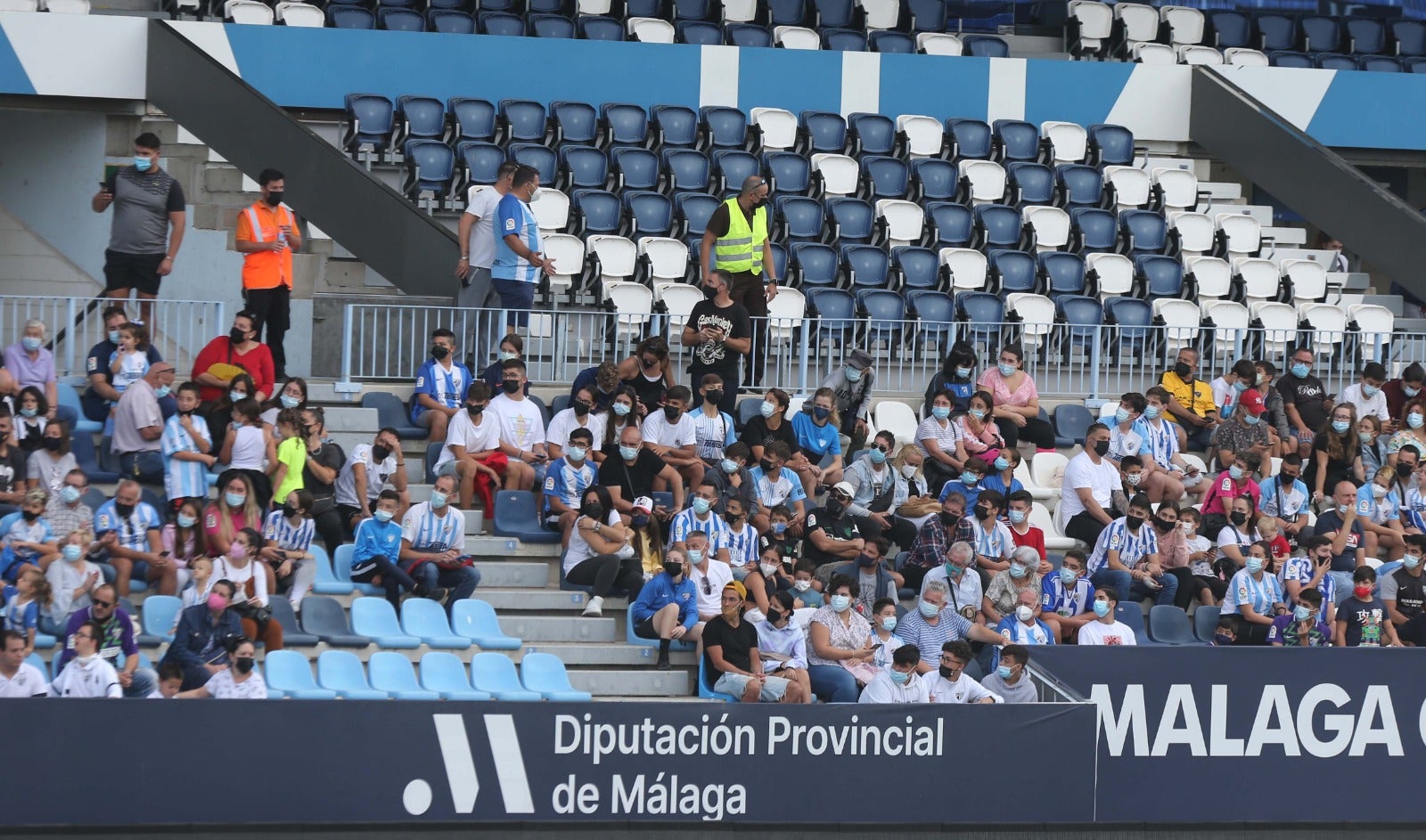 El club blanquiazul abrió las puertas de su estadio para crear comunión entre plantilla y seguidores aprovechando el festivo nacioanl del Día de la Hispanidad y con el objetivo de impulsar la venta de abonos.