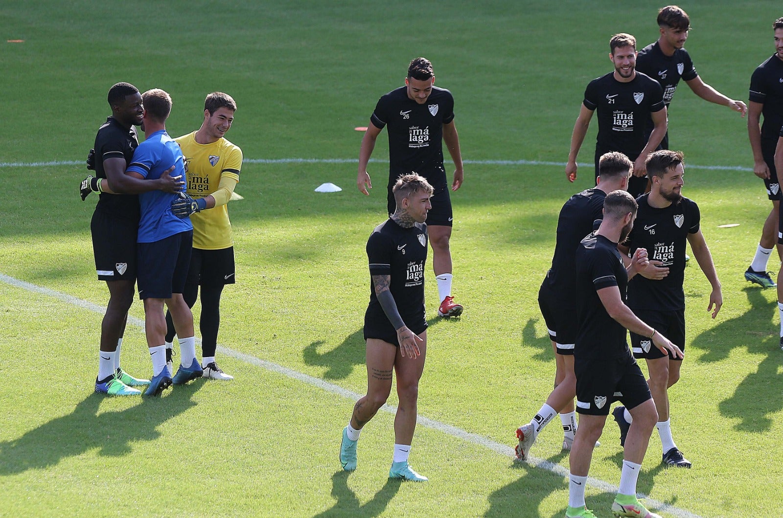 El club blanquiazul abrió las puertas de su estadio para crear comunión entre plantilla y seguidores aprovechando el festivo nacioanl del Día de la Hispanidad y con el objetivo de impulsar la venta de abonos.