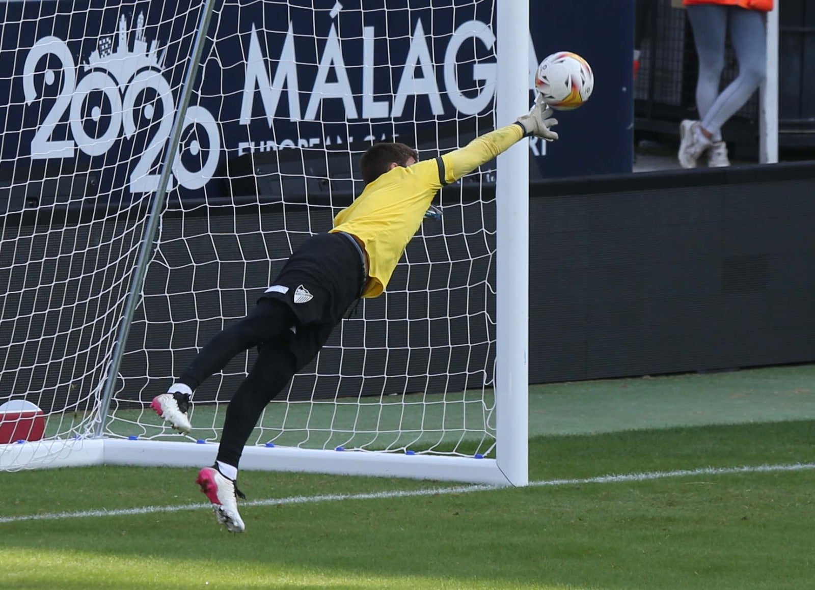El club blanquiazul abrió las puertas de su estadio para crear comunión entre plantilla y seguidores aprovechando el festivo nacioanl del Día de la Hispanidad y con el objetivo de impulsar la venta de abonos.