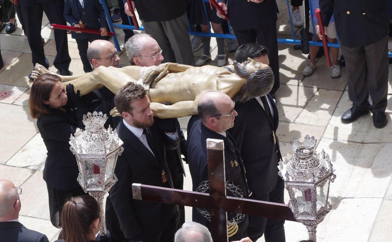 Traslado del Cristo del Santo Sepulcro con motivo de la Semana Santa de 2019. 