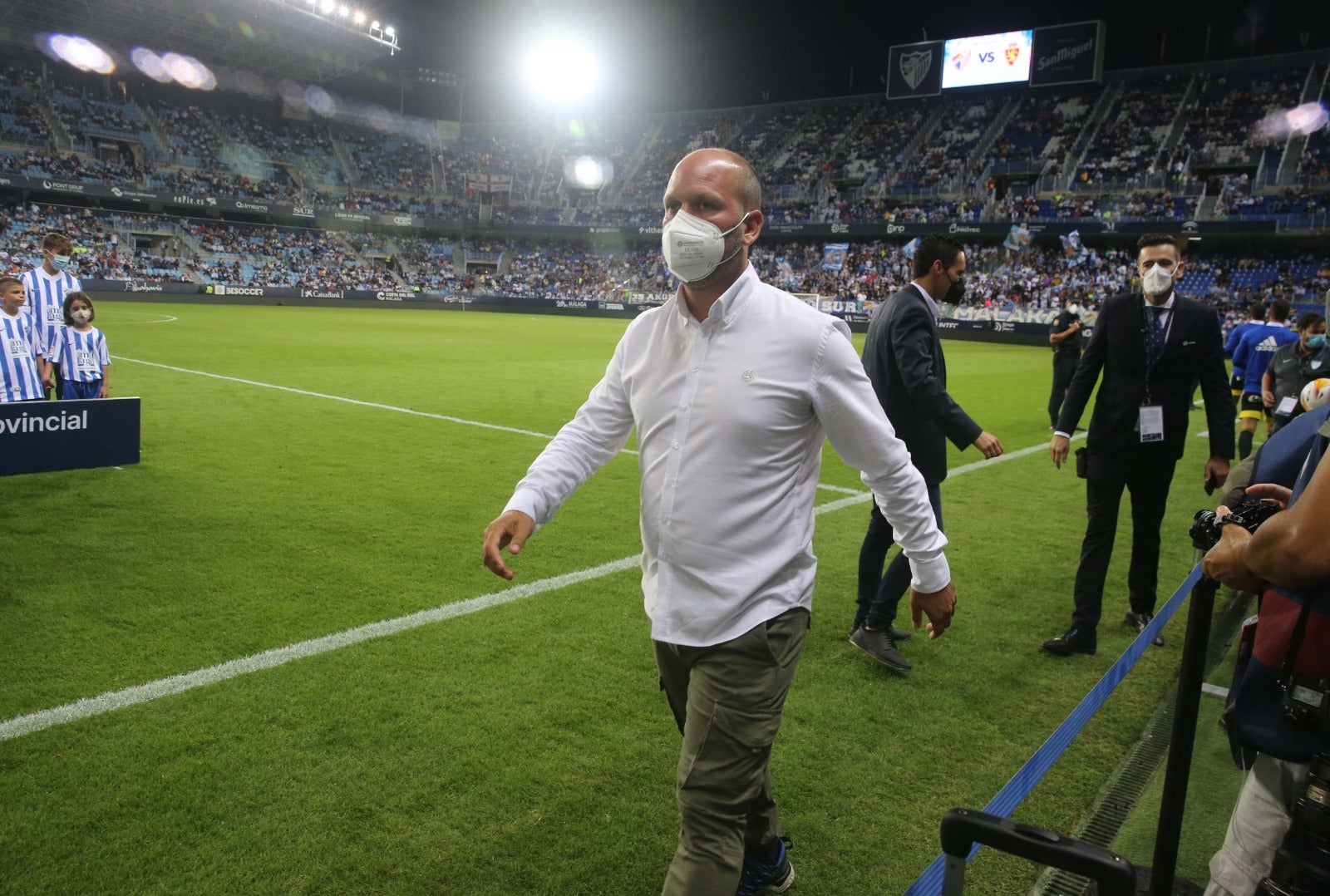 Un disputado partido en La Rosaleda