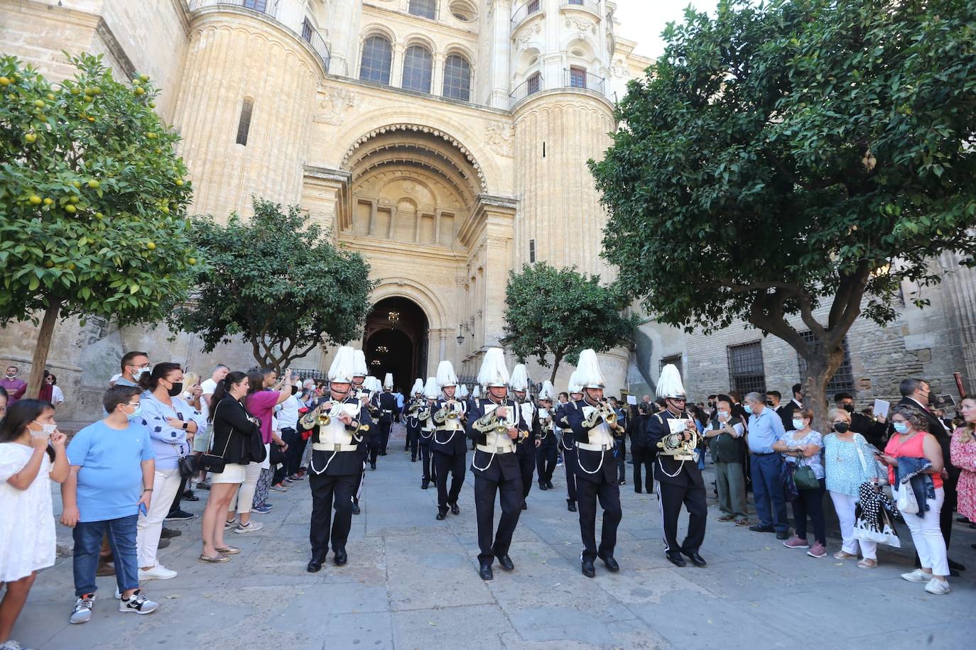 Como ya ocurriera en 2012, la Virgen de Araceli volvió a protagonizar el anual rosario de la Agrupación de Hermandades y Congregaciones de Gloria, aunque, en este ocasión, en el marco del centenario de la implantación en Málaga de su archicofradía, la corporación filial de la patrona de Lucena más antigua de España.