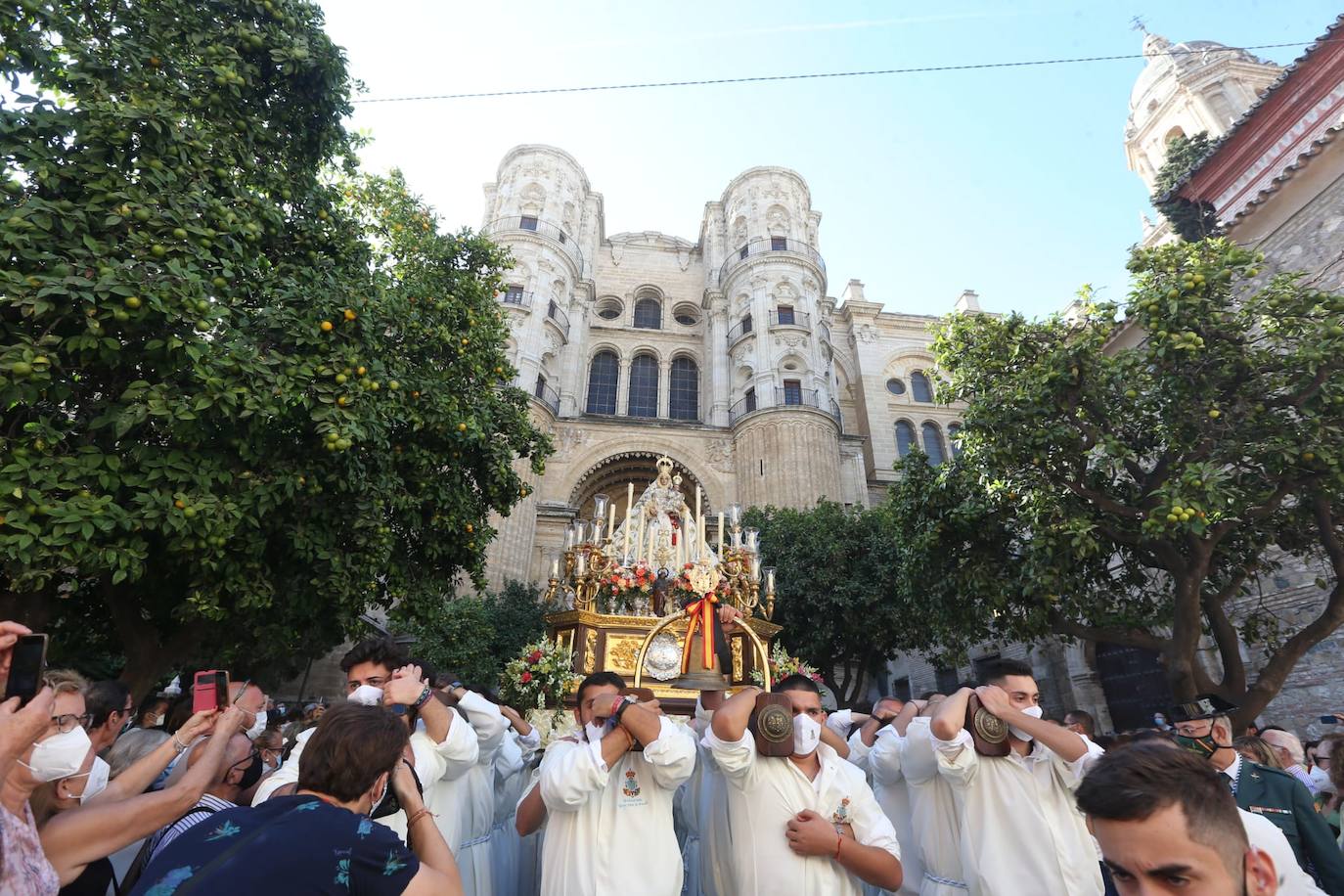 Como ya ocurriera en 2012, la Virgen de Araceli volvió a protagonizar el anual rosario de la Agrupación de Hermandades y Congregaciones de Gloria, aunque, en este ocasión, en el marco del centenario de la implantación en Málaga de su archicofradía, la corporación filial de la patrona de Lucena más antigua de España.