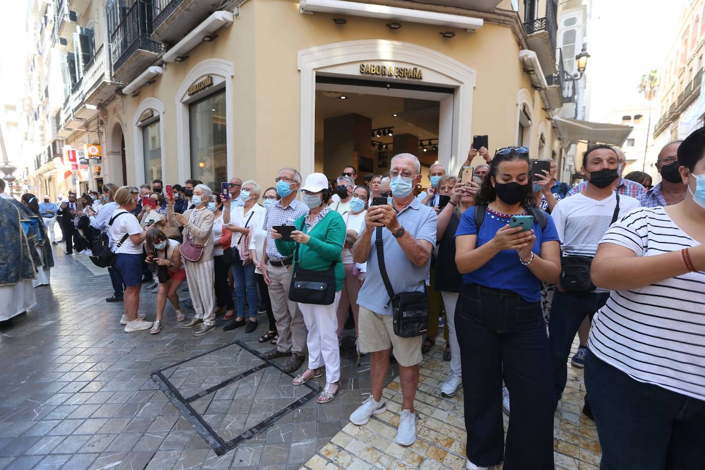 Como ya ocurriera en 2012, la Virgen de Araceli volvió a protagonizar el anual rosario de la Agrupación de Hermandades y Congregaciones de Gloria, aunque, en este ocasión, en el marco del centenario de la implantación en Málaga de su archicofradía, la corporación filial de la patrona de Lucena más antigua de España.
