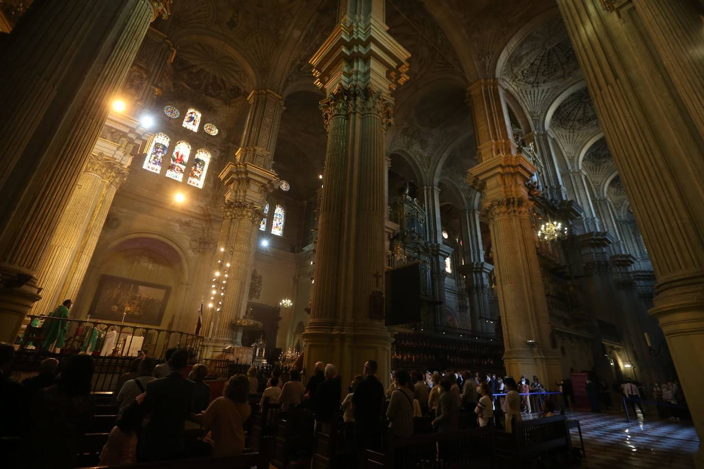 Como ya ocurriera en 2012, la Virgen de Araceli volvió a protagonizar el anual rosario de la Agrupación de Hermandades y Congregaciones de Gloria, aunque, en este ocasión, en el marco del centenario de la implantación en Málaga de su archicofradía, la corporación filial de la patrona de Lucena más antigua de España.