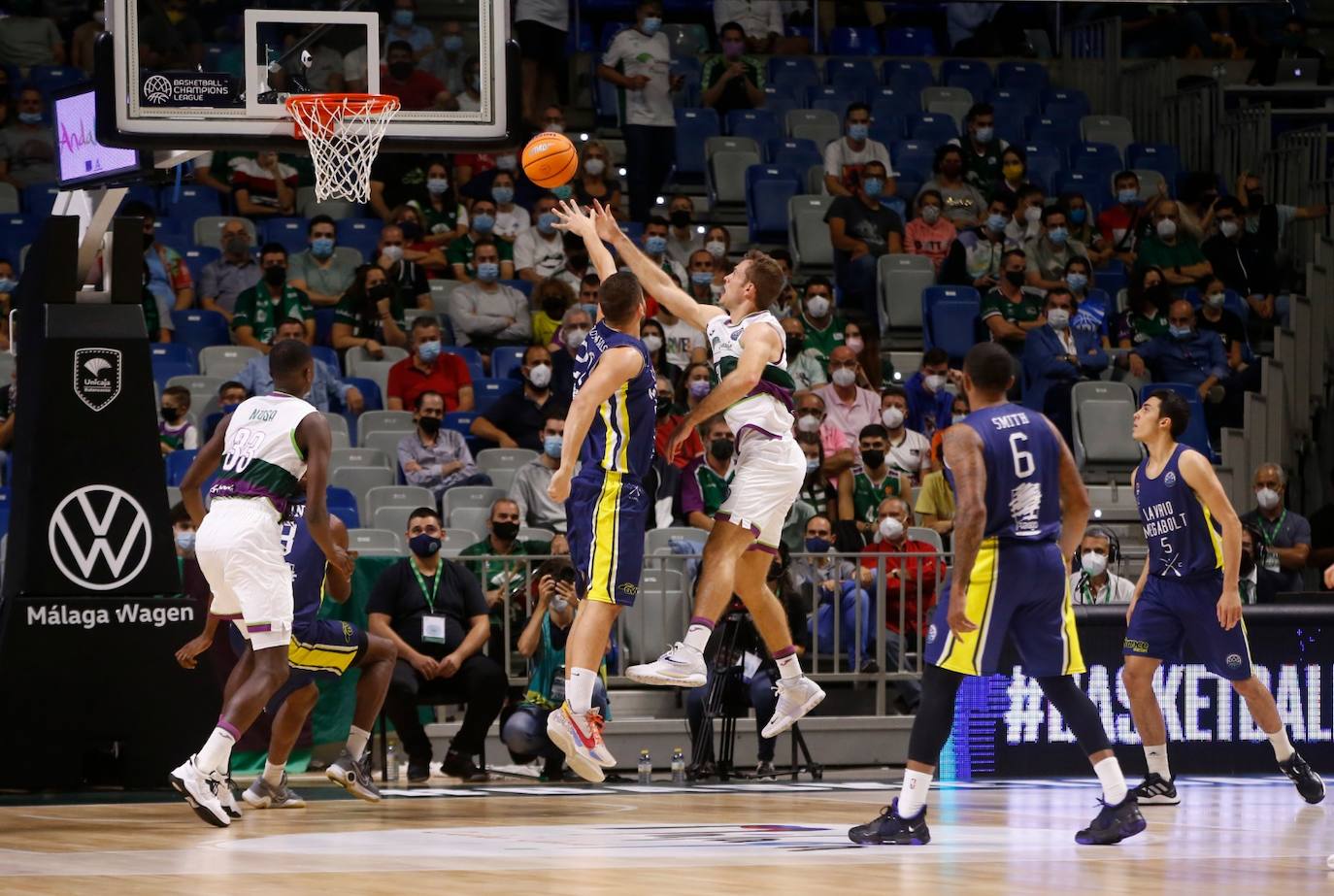 El Carpena acogió su primer partido de la Basketball Champions League 