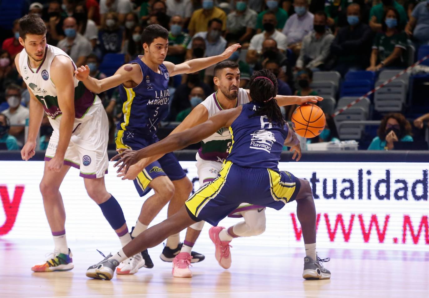 El Carpena acogió su primer partido de la Basketball Champions League 