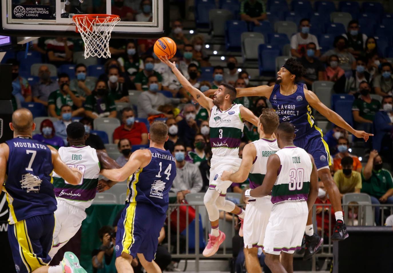 El Carpena acogió su primer partido de la Basketball Champions League 