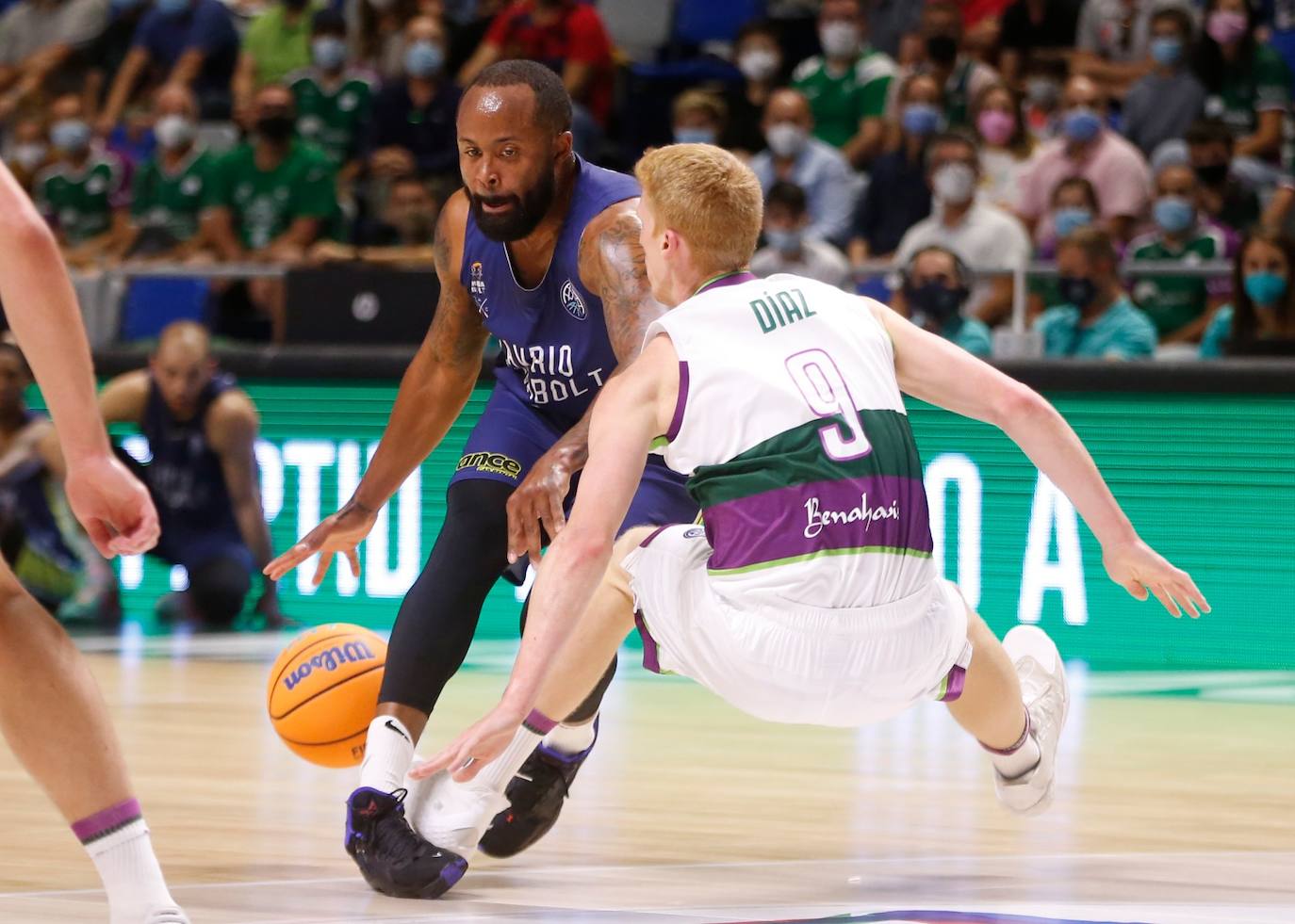 El Carpena acogió su primer partido de la Basketball Champions League 