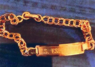 Imagen secundaria 1 - Escándalo en Sedella: el alcalde denuncia al expárroco por la desaparición de joyas y dinero de la patrona