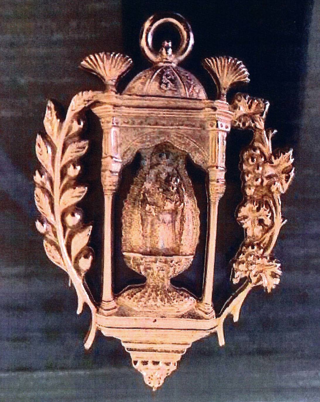 Tras la investigación del Obispado y de la Guardia Civil, el pueblo ha logrado recuperar al menos las alhajas, 12 piezas de oro de un valor «incalculable por lo sentimental y lo simbólico», dice el regidor