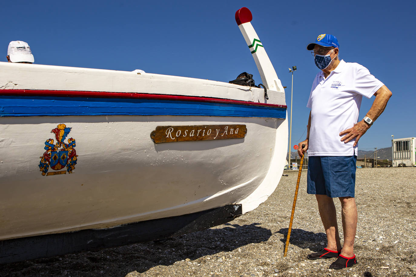 Fernando Dols, de 88 años, es un apasinado de su jábega