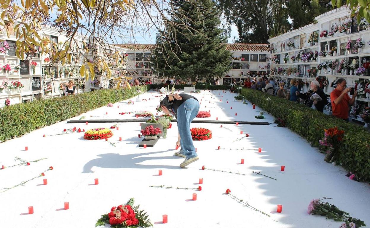 Recuperan el homenaje a las víctimas de la Guerra Civil fusiladas y depositadas en fosas en el cementerio de Ronda