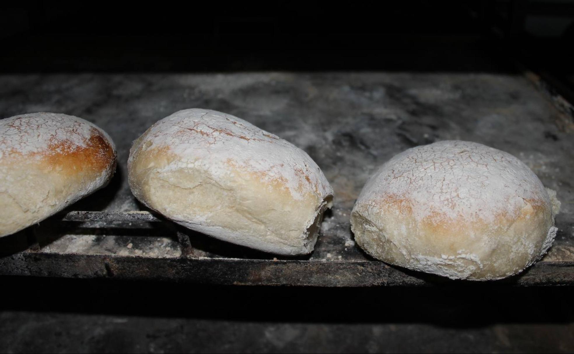 Los secretos de los molletes de una panadería centenaria de Archidona